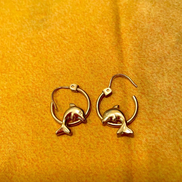 Solid gold dolphin hoop earrings - Picture 1 of 3
